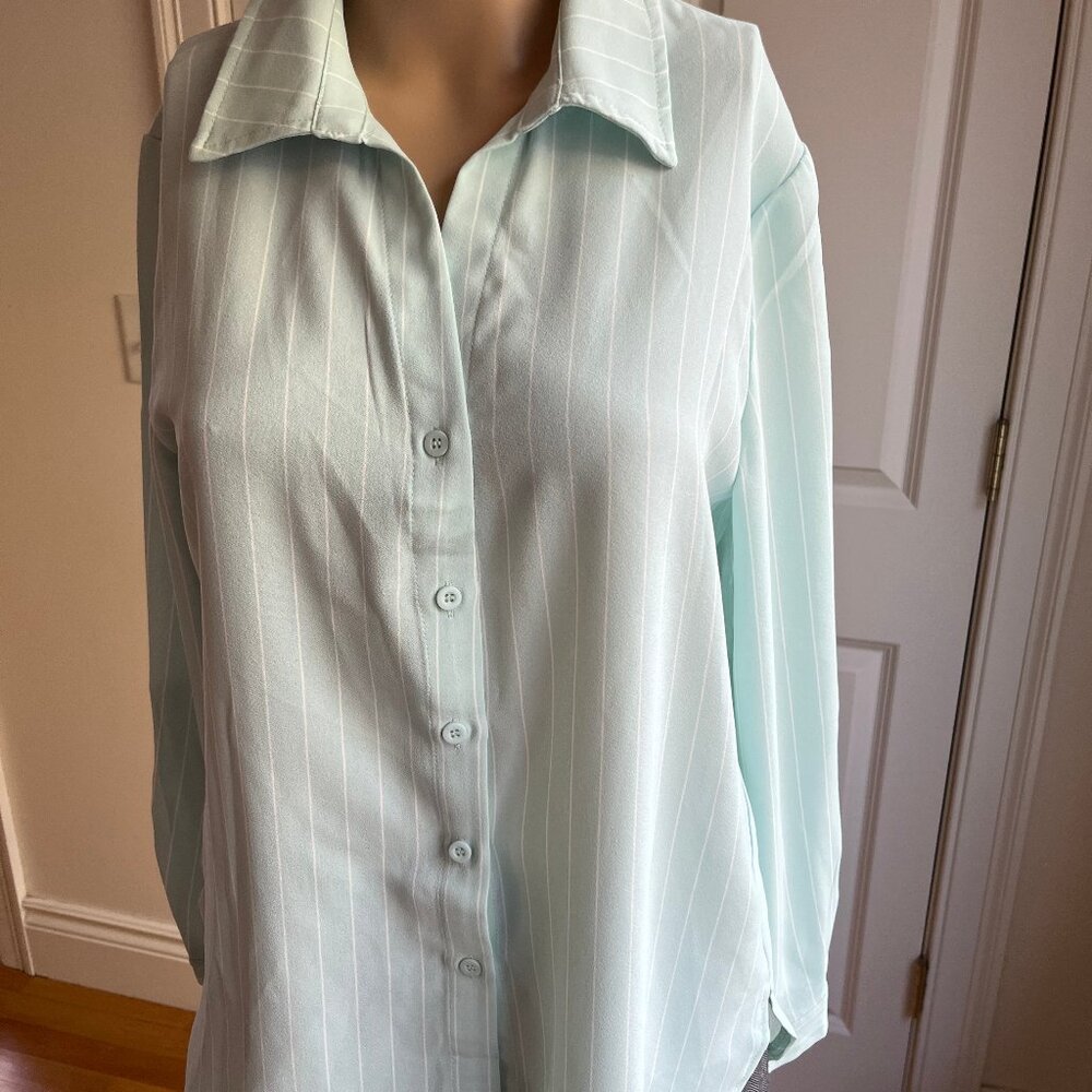 Vintage women button down blouse size Medium